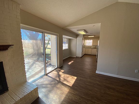 3rd image of 4617 Ivanhoe Dr