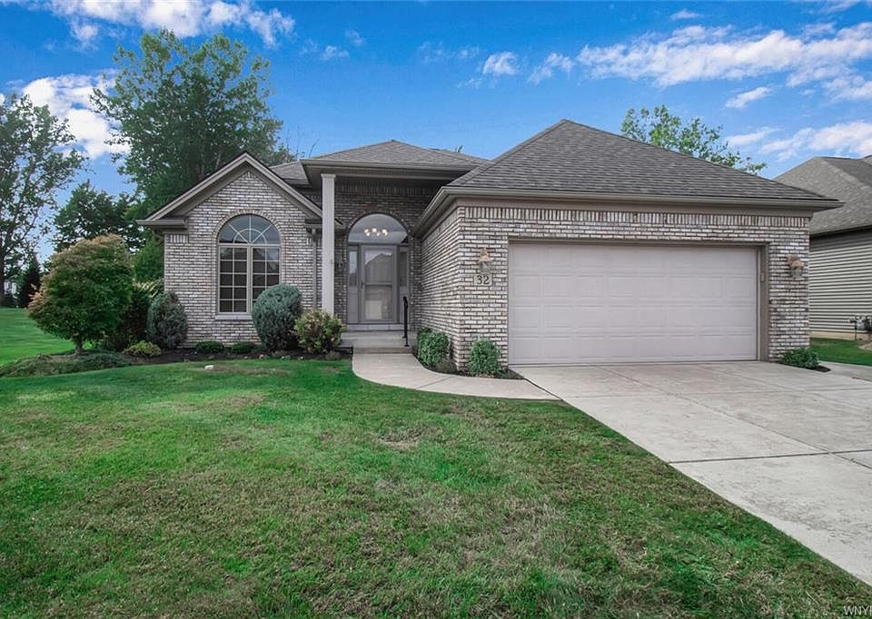 1st image of 32 Forestlake Dr