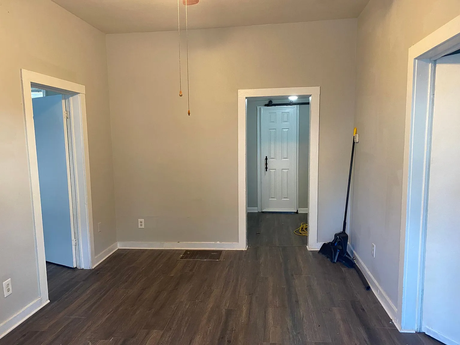 855 Dent St — Photo 4