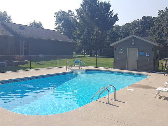 4th image of 55 Woodview Dr