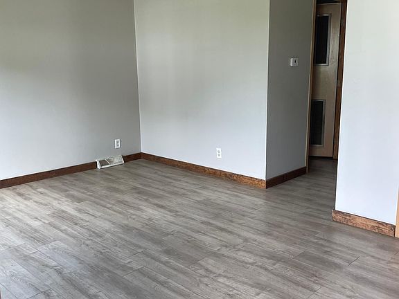 3rd image of 116 Gordon Ave