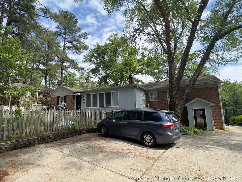 2nd image of 2611 N Edgewater Dr