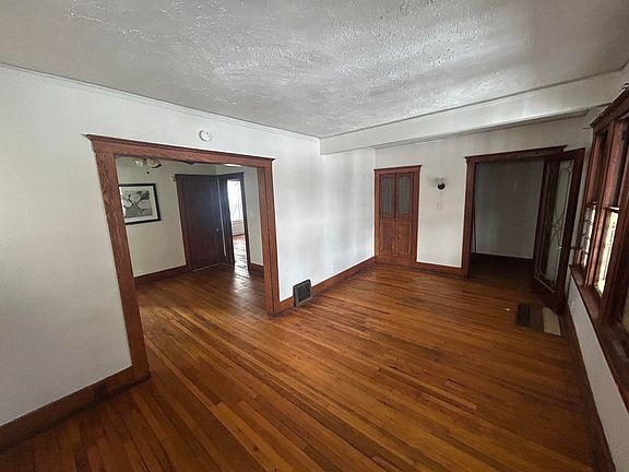 2nd image of 221 Ashland St