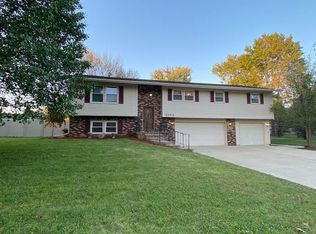 2103 Seneca Dr, Charleston, IL 61920