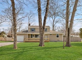 15 Gardiners Rd, Sound Beach, NY 11789