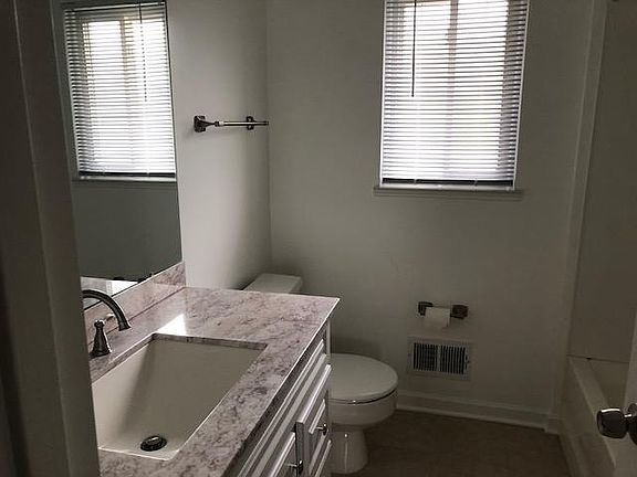 5th image of 866 Byron St
