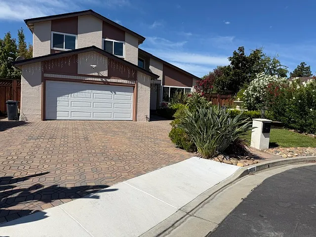 3 bed, 2.5 bath, 1722 sqft, $4,800 — Photo 4