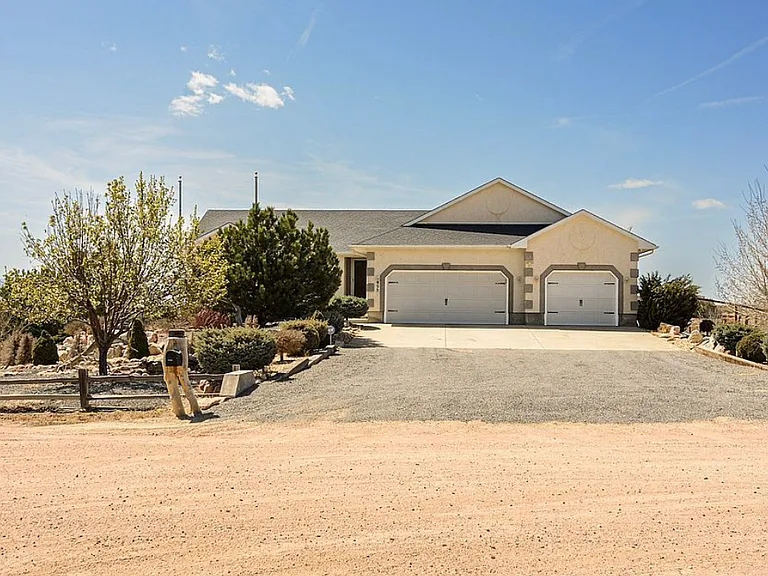 955 S Tierra Buena Dr — Photo 1