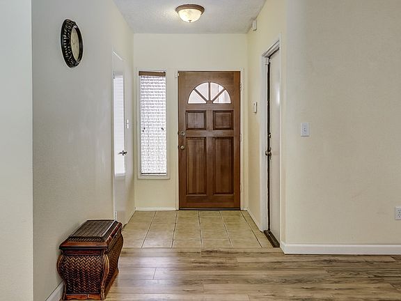 3rd image of 2943 Seine Ave