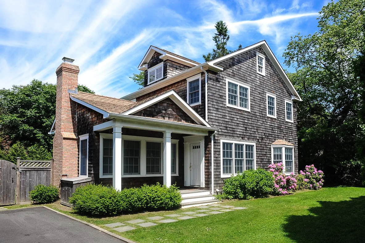 Prime East Hampton Village Location. Heated Pool. Walk To All — Photo 2