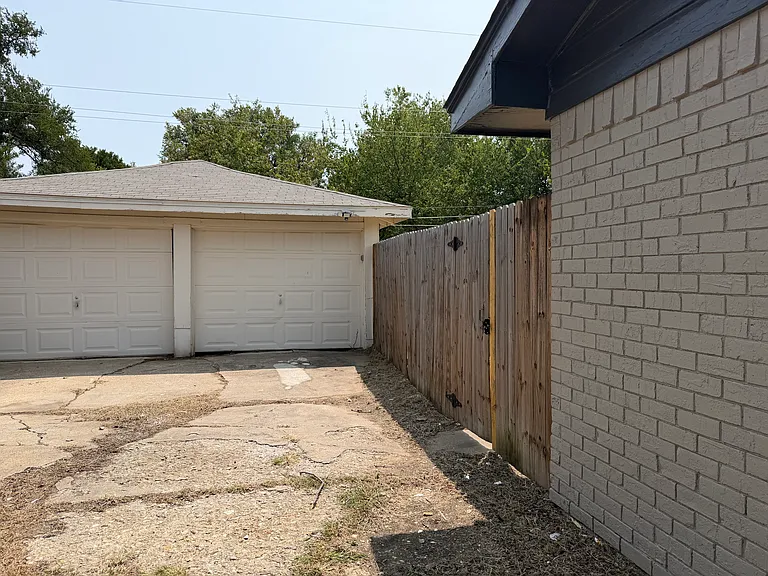 2509 Normont Cir — Photo 13