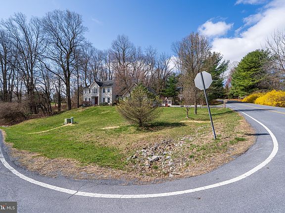 3rd image of 14 Forest View Dr