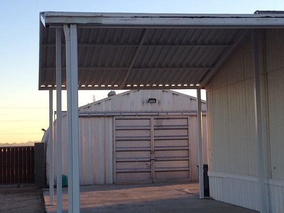 Large Garage/Work Shop