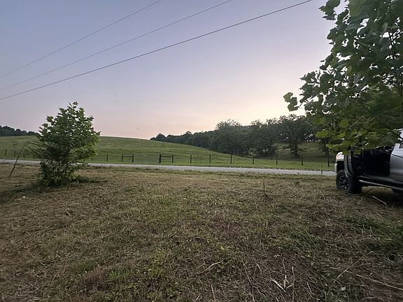 4th image of 1527 Old Gallatin Rd