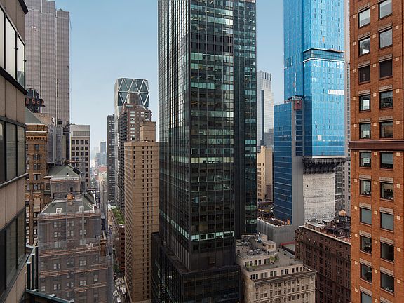 5th image of 150 W 56th St APT 3005