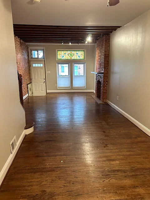 Building Photo - 619 S Ellwood Ave