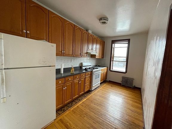 5th image of 814 44th St #3C