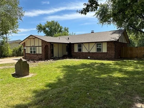 1987 Green Acres Cir, Springdale, AR 72764