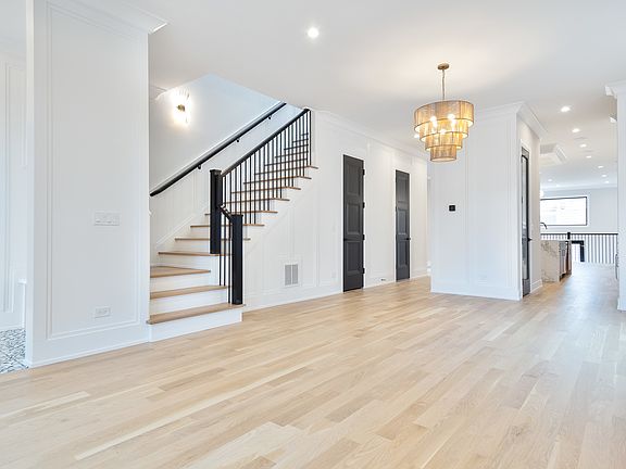 2nd image of 4545 N Claremont Ave