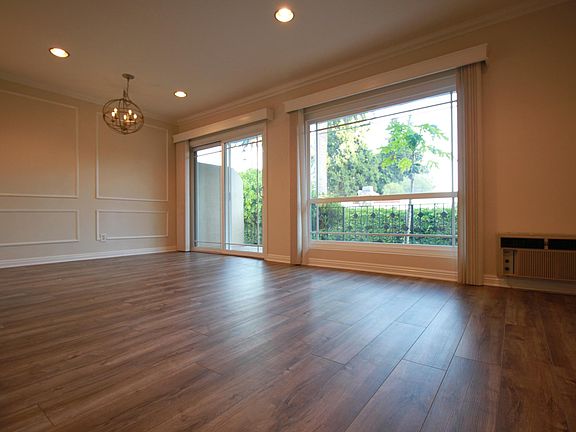 5th image of 2261 N Beachwood Dr #3