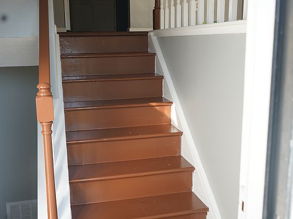 3rd image of 821 Winslow Way