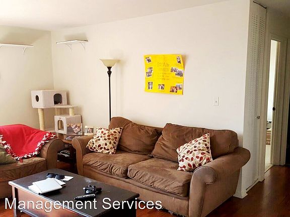 3rd image of 722 W Diversey Pkwy APT 402