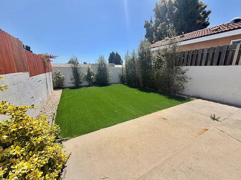 408 Larsson St — Photo 26