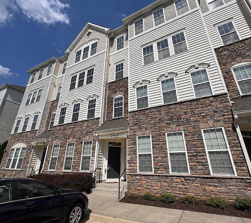 1st image of 24690 Byrne Meadow Sq