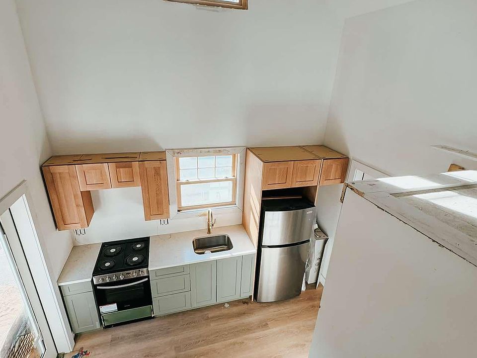 1st image of 102 Saco Ave