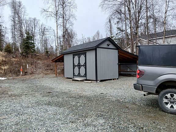 3rd image of 2100 N Meadow Lakes Dr