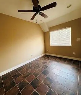 1045 Bonner St — Photo 12