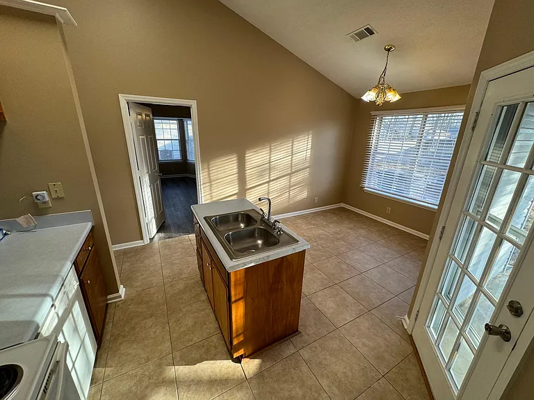 612 N Stonegate Dr — Photo 8