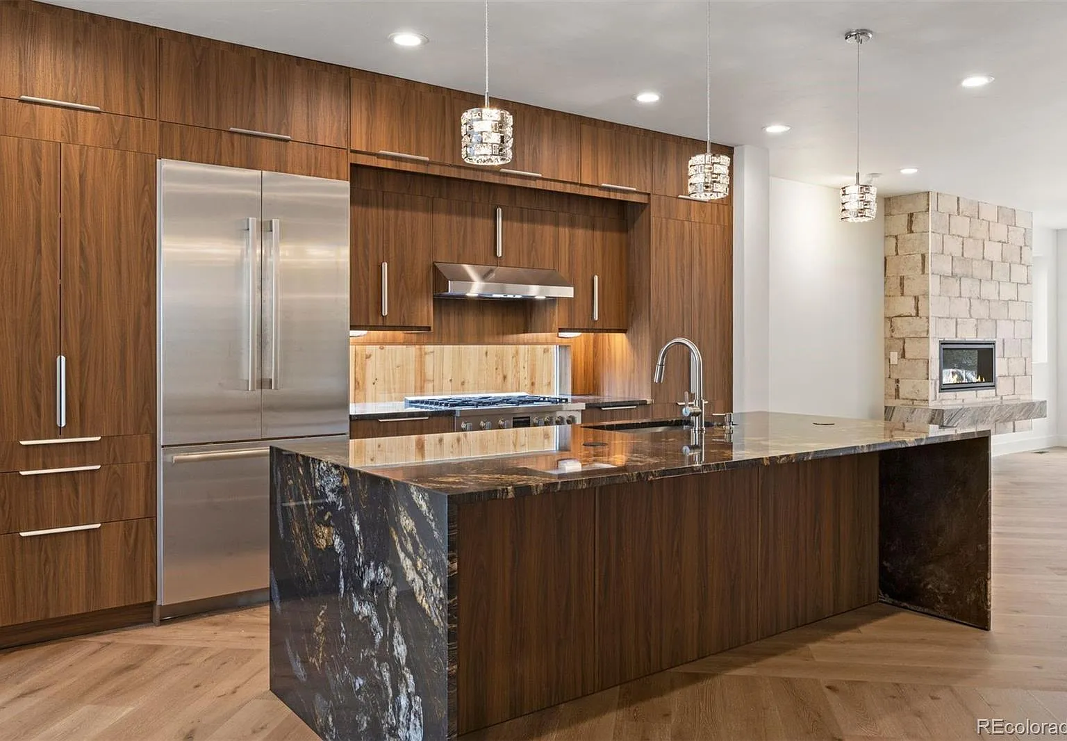 4 bed, 5.0 bath, 4004 sqft, $7,000 — Photo 1