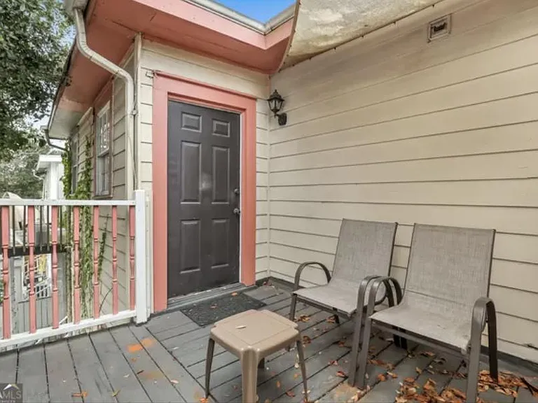 112 W Henry St #A — Photo 8