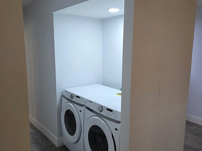 Riverside Apartments — Photo 7