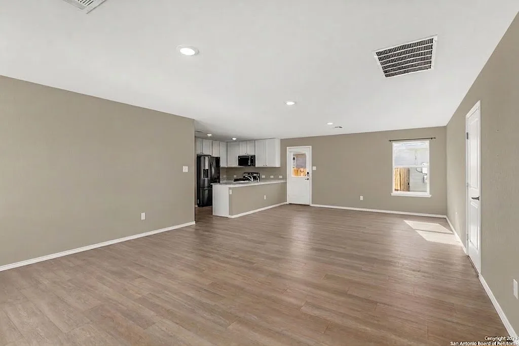 3 bed, 1450 sqft, $1,800 — Photo 3