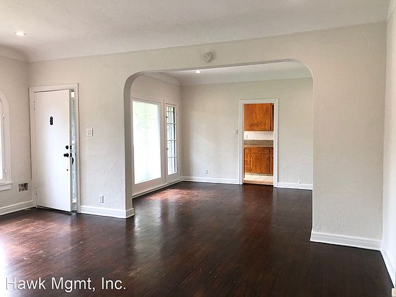 3rd image of 829 N La Jolla Ave