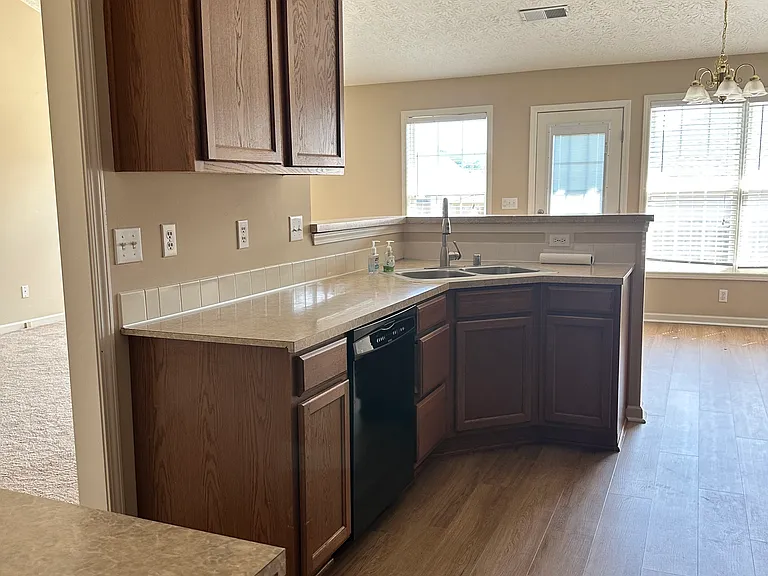 3944 Winthrop Dr — Photo 9