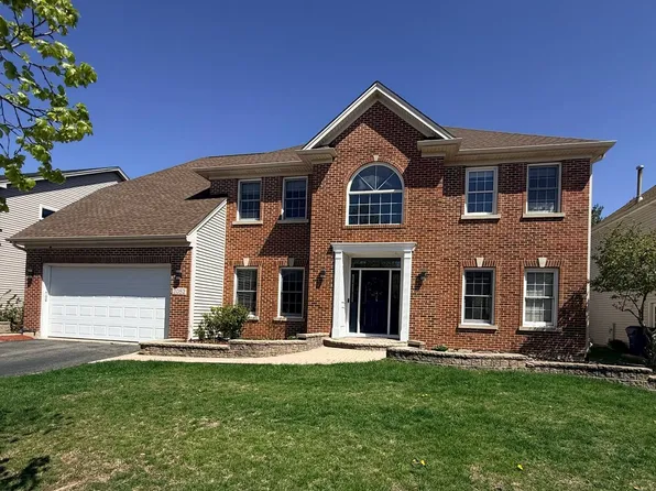 2052 Gardner Cir E, Aurora, IL 60503