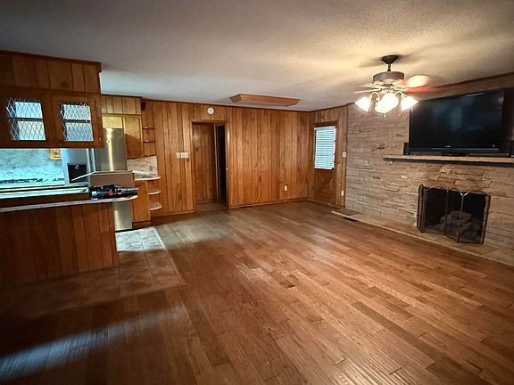 2nd image of 403 Tank Rd