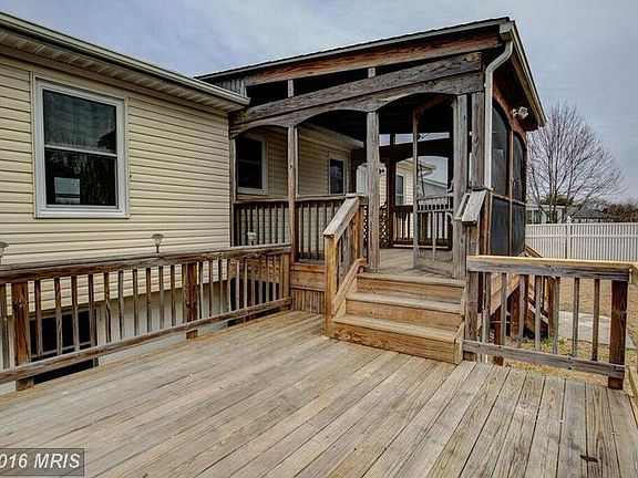 3rd image of 215 Somerset Dr