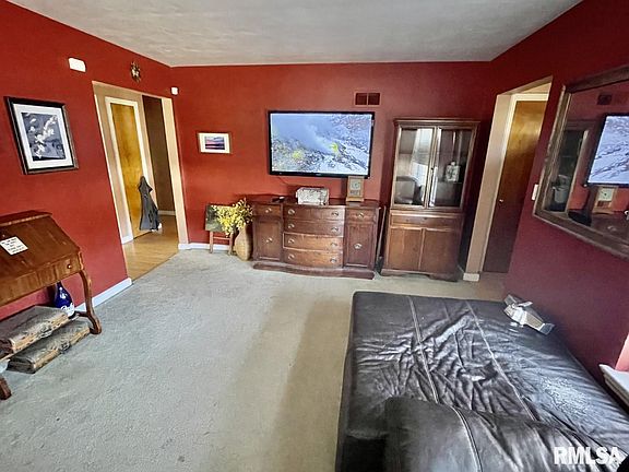 4th image of 920 E Fairoaks Ave