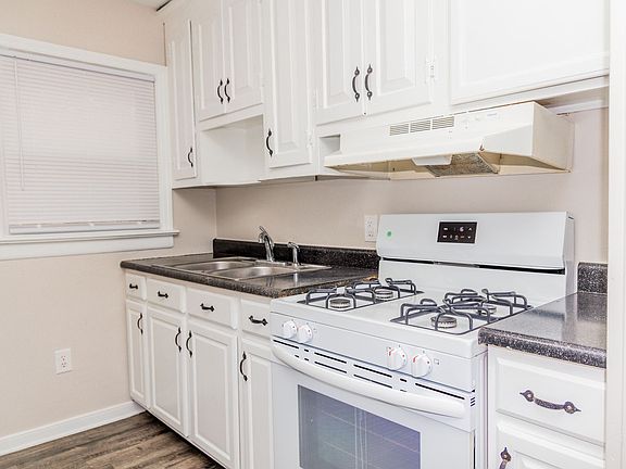 3rd image of 1905 Grayland Ave APT D