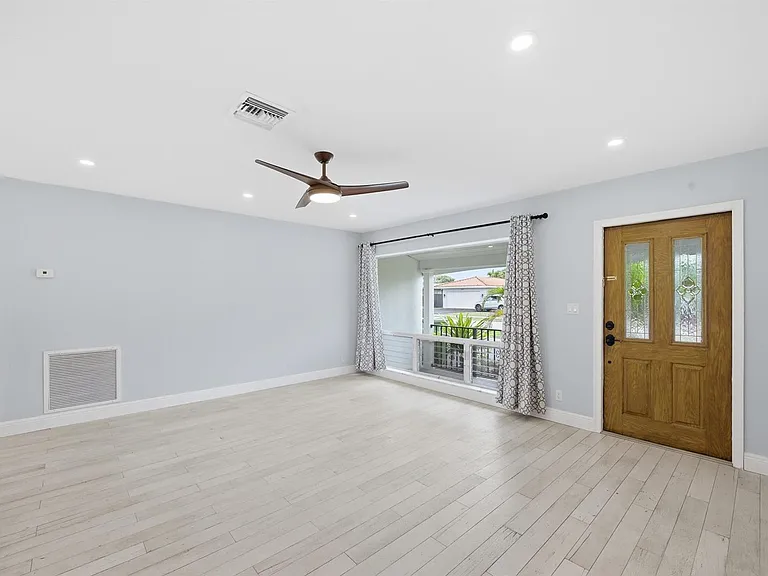 2120 NE 62nd Ct — Photo 7