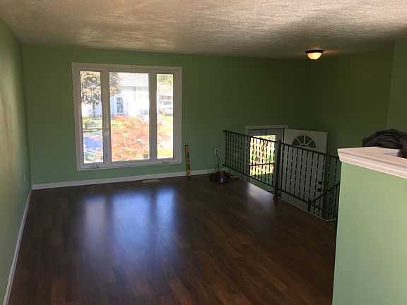 3rd image of 869 Savannah Dr