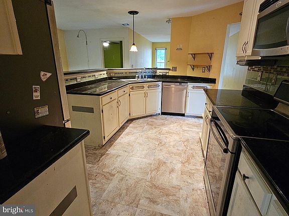 3rd image of 20810 Red Rose Ct