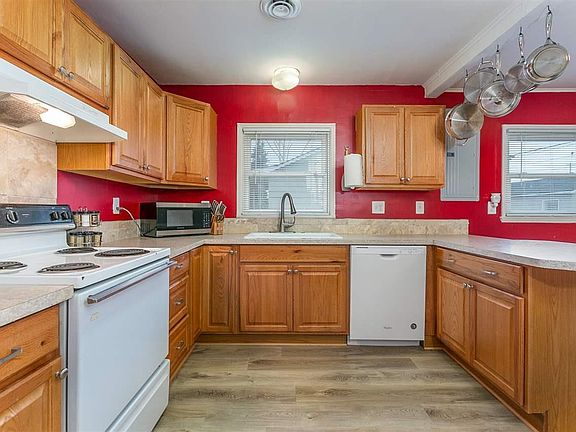 5th image of 1017 Winslow Ave