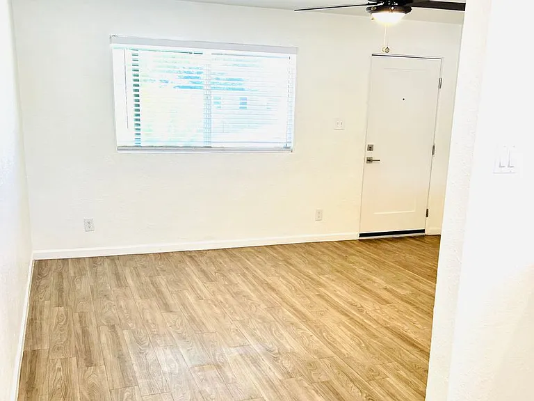 530 E Mariposa St — Photo 6