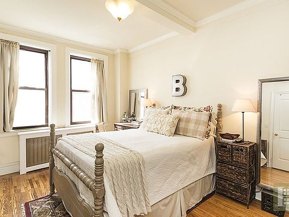 3rd image of 457 W 57th St #402
