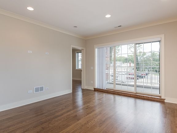 4th image of 6770 N Northwest Hwy Unit 304